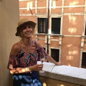 Meet your Posher, Cara